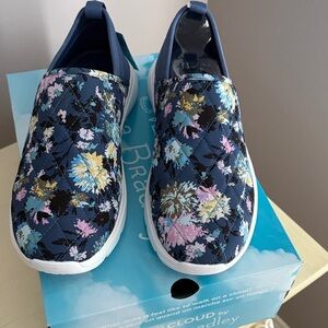 Size 10 NWT Vera Bradley Cloud Slip-Ons